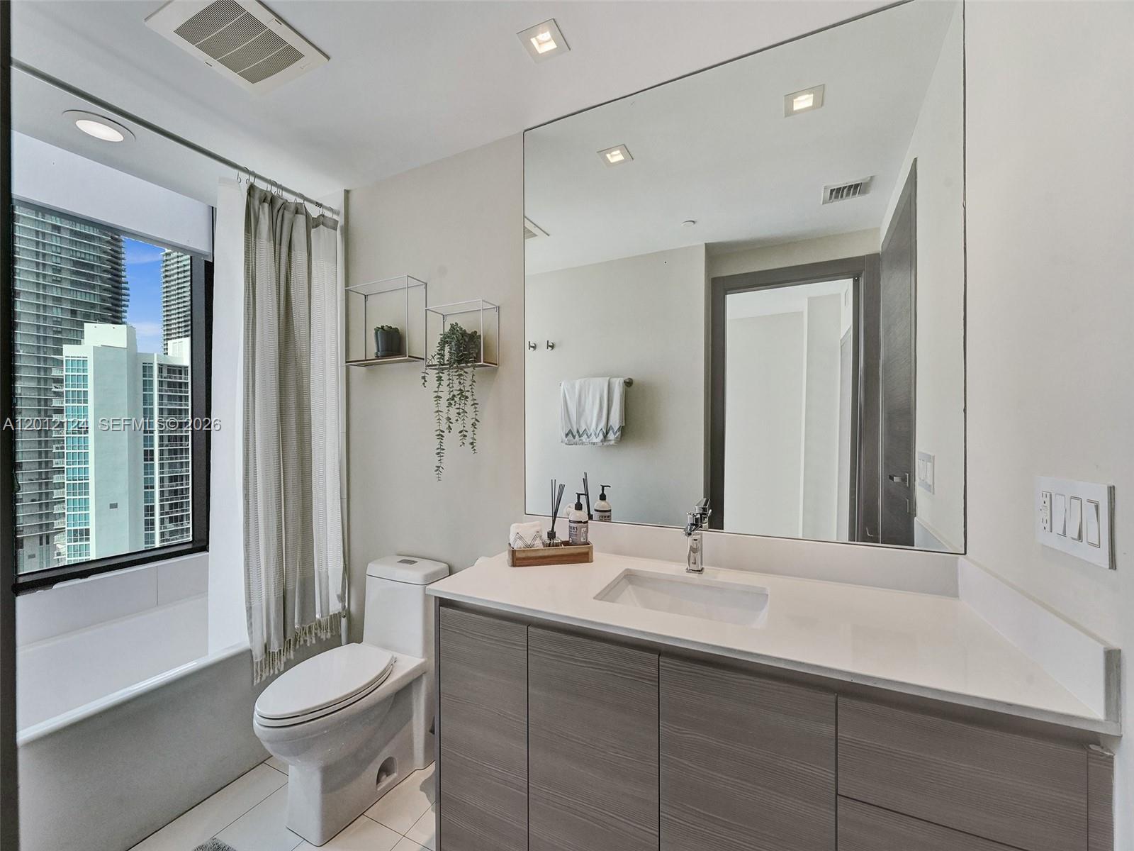 460 NE 28th St #1701, Miami FL 33137
