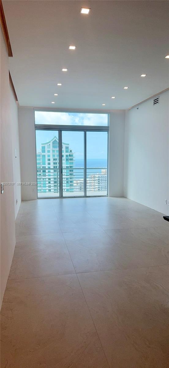 335 S Biscayne Blvd #UPH-01, Miami FL 33131