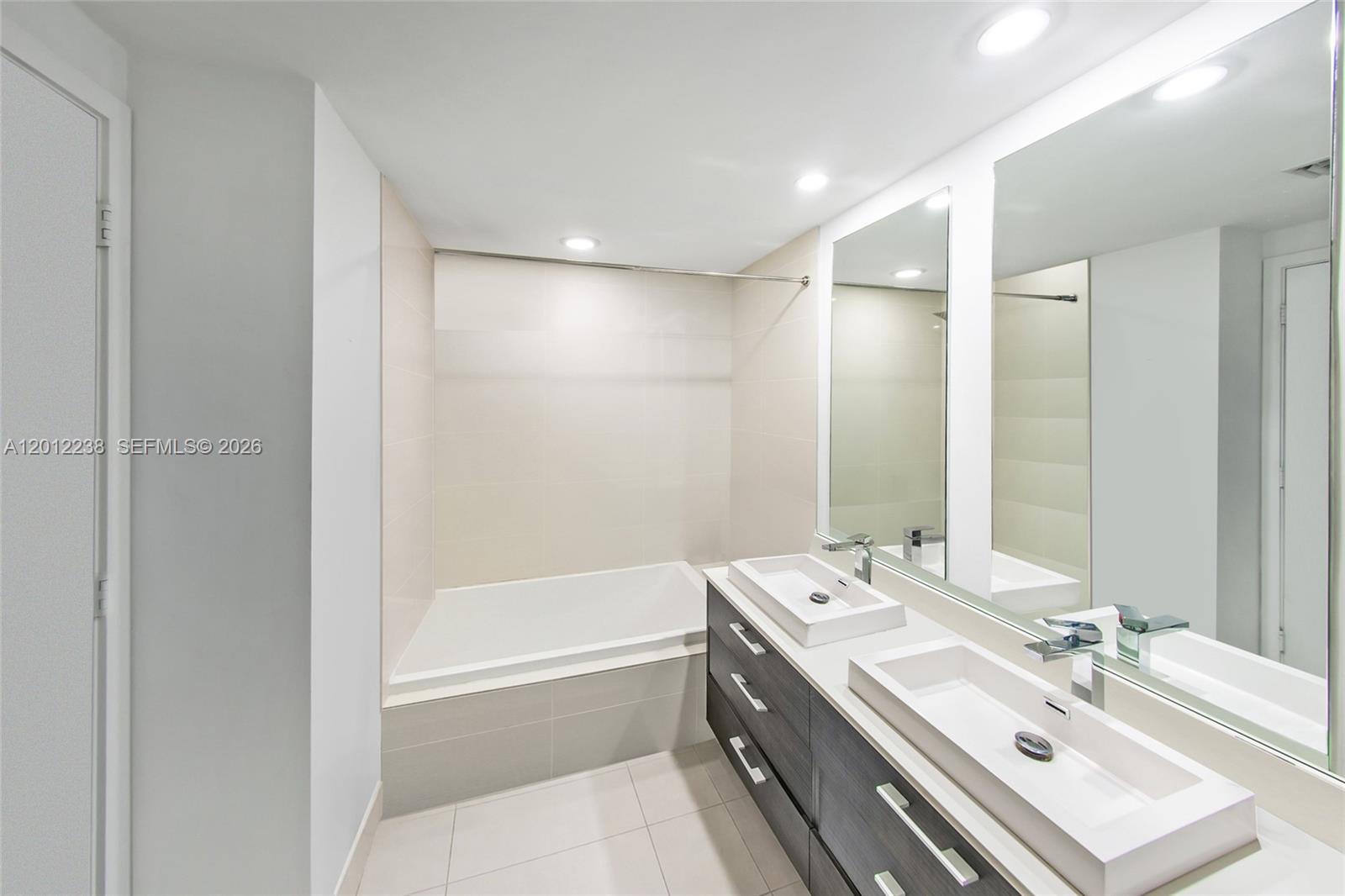 45 SW 9th St #1604, Miami FL 33130