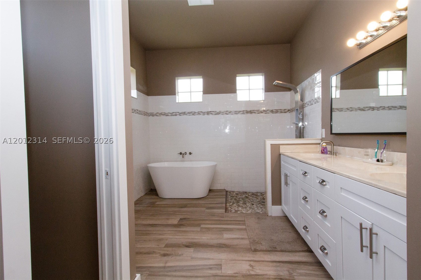 2910 Fairways Dr, Homestead FL 33035