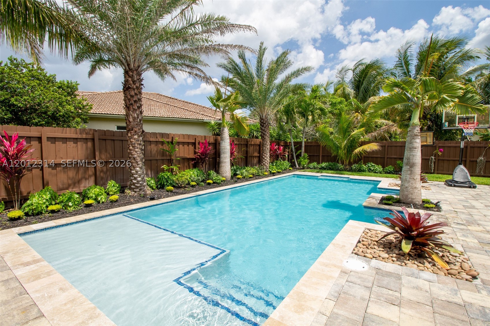 2910 Fairways Dr, Homestead FL 33035