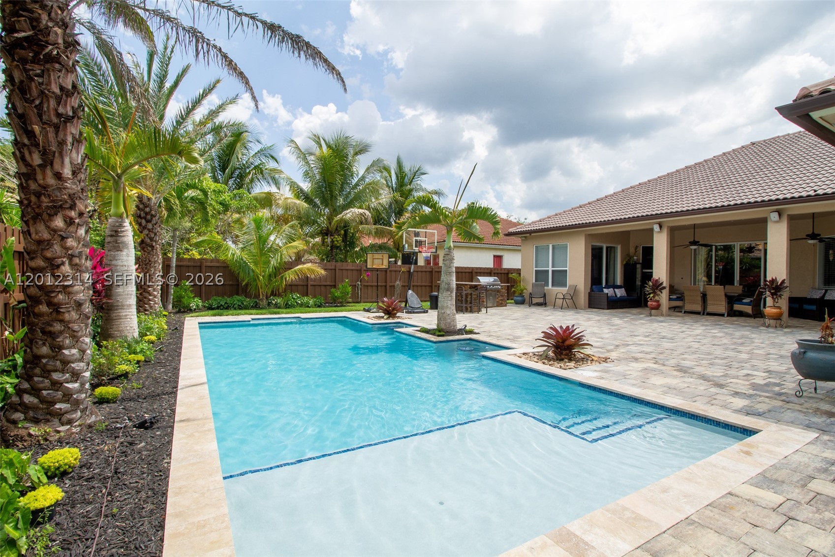 2910 Fairways Dr, Homestead FL 33035