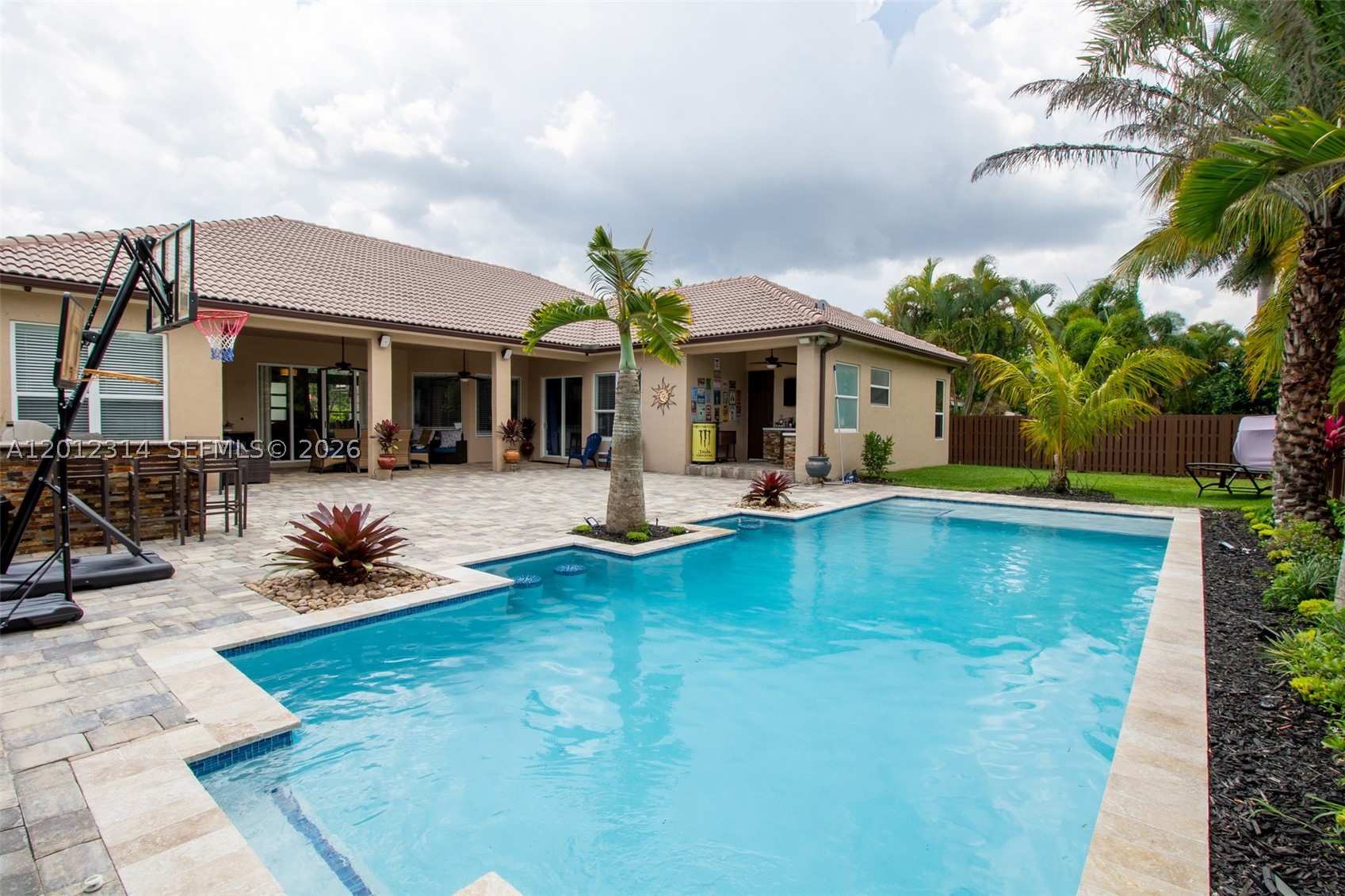 2910 Fairways Dr, Homestead FL 33035