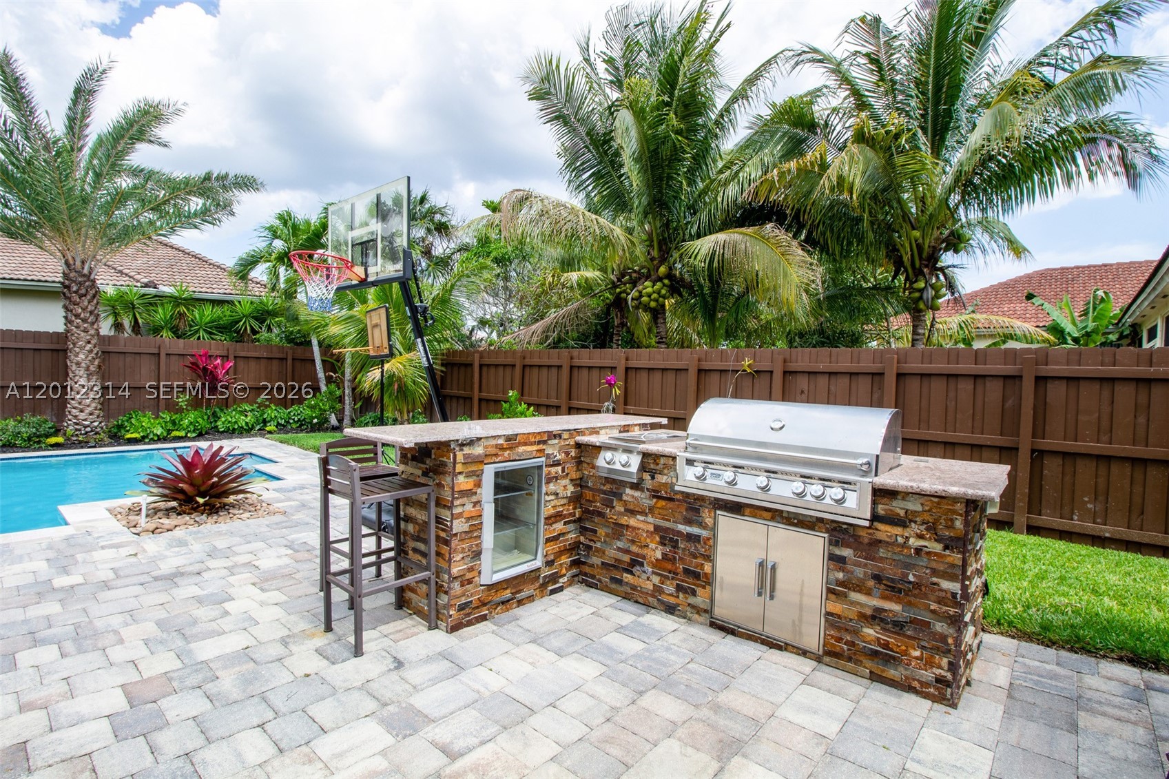 2910 Fairways Dr, Homestead FL 33035