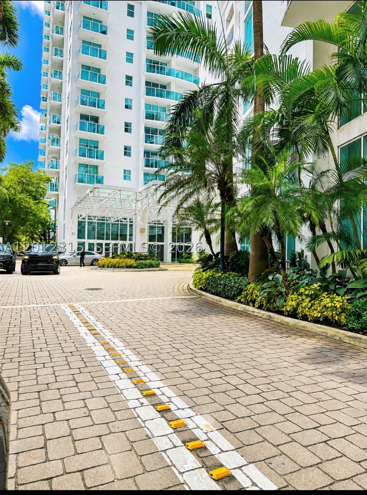 41 SE 5th St #2011, Miami FL 33131