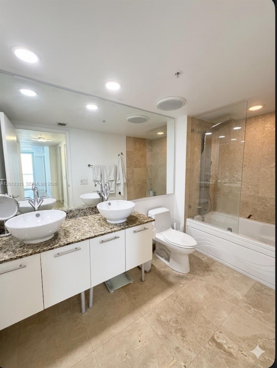 41 SE 5th St #2011, Miami FL 33131