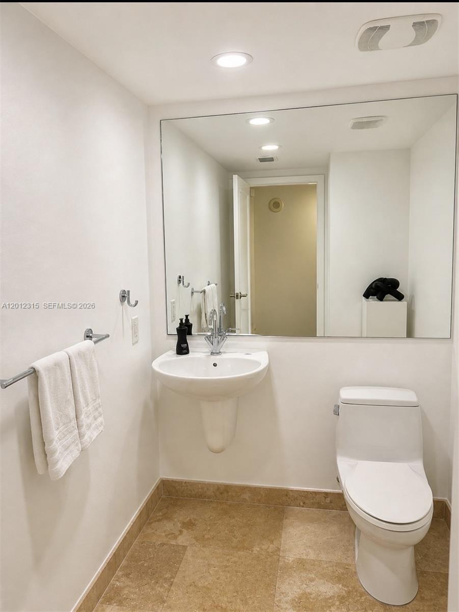 41 SE 5th St #2011, Miami FL 33131