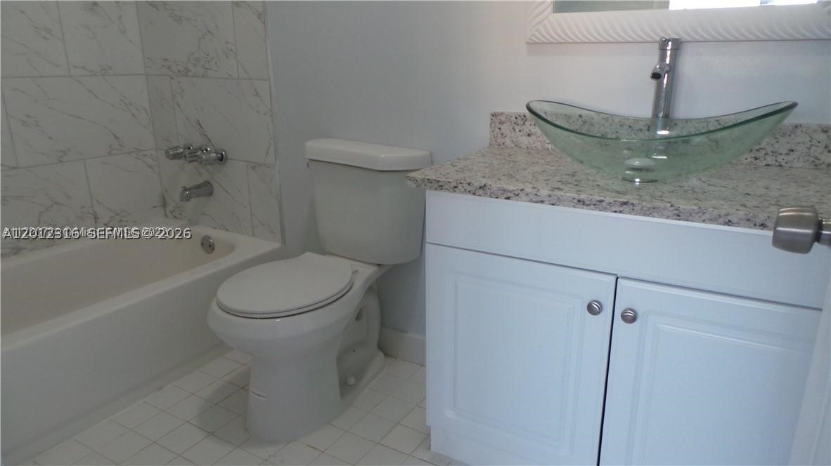 5031 W Oakland Park Blvd #103, Lauderdale Lakes FL 33313