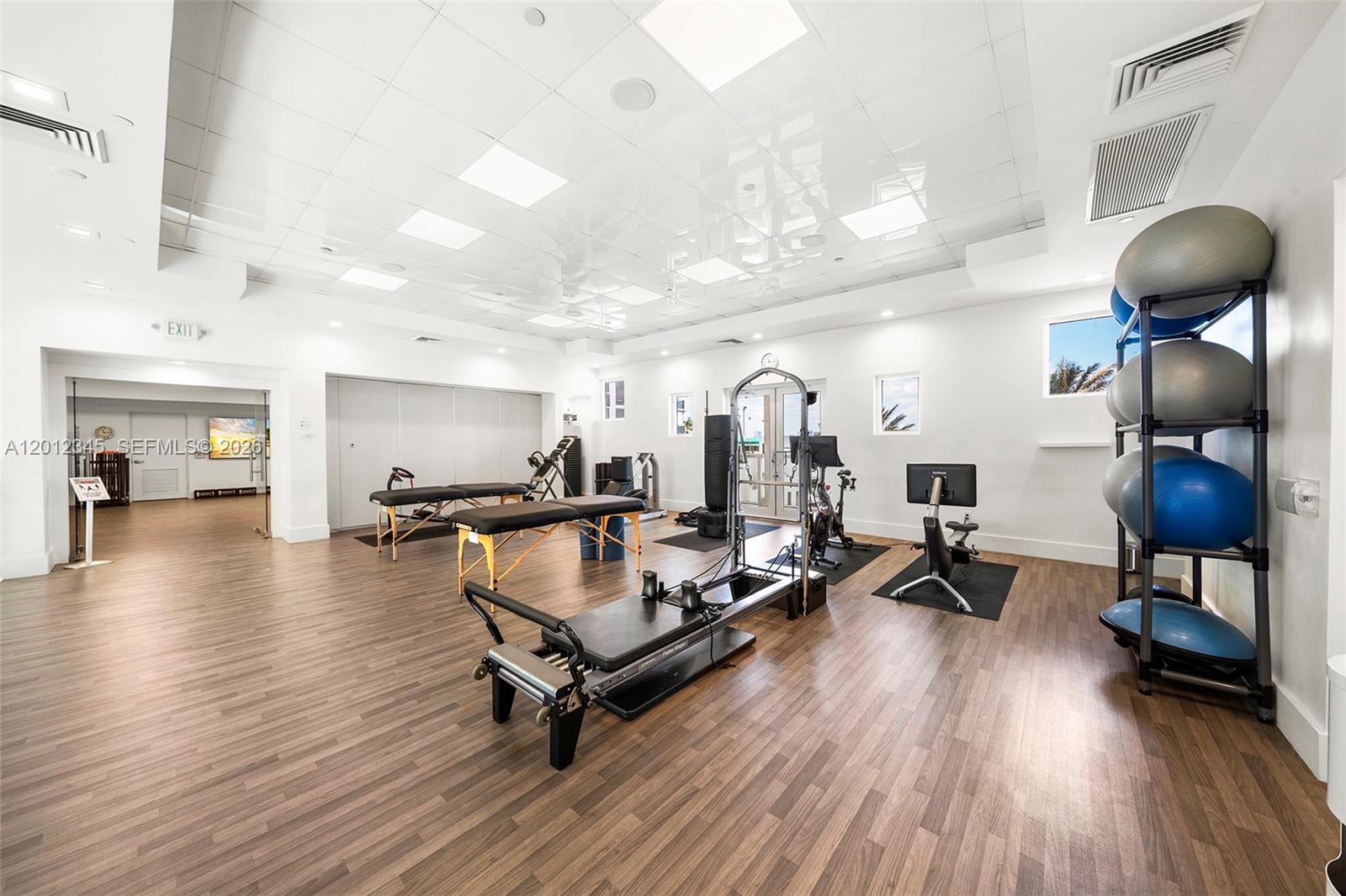 4775 Collins Ave #1504, Miami Beach FL 33140