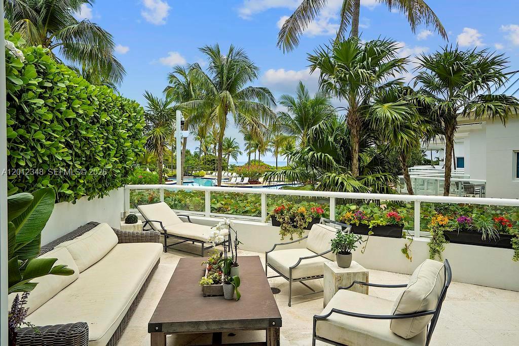 50 S Pointe Dr #TWN1, Miami Beach FL 33139
