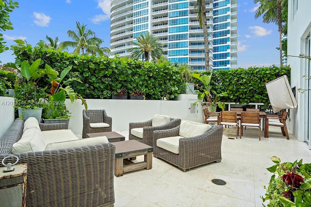 50 S Pointe Dr #TWN1, Miami Beach FL 33139
