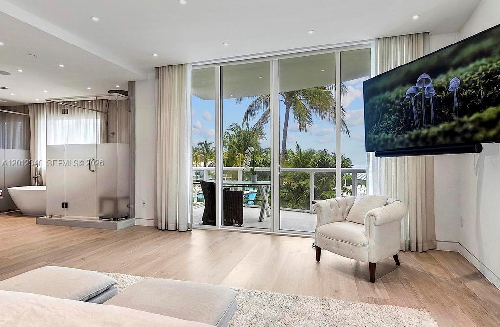 50 S Pointe Dr #TWN1, Miami Beach FL 33139