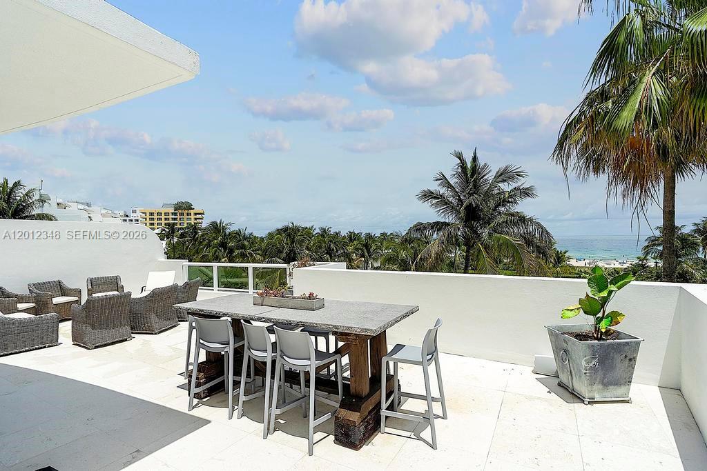 50 S Pointe Dr #TWN1, Miami Beach FL 33139