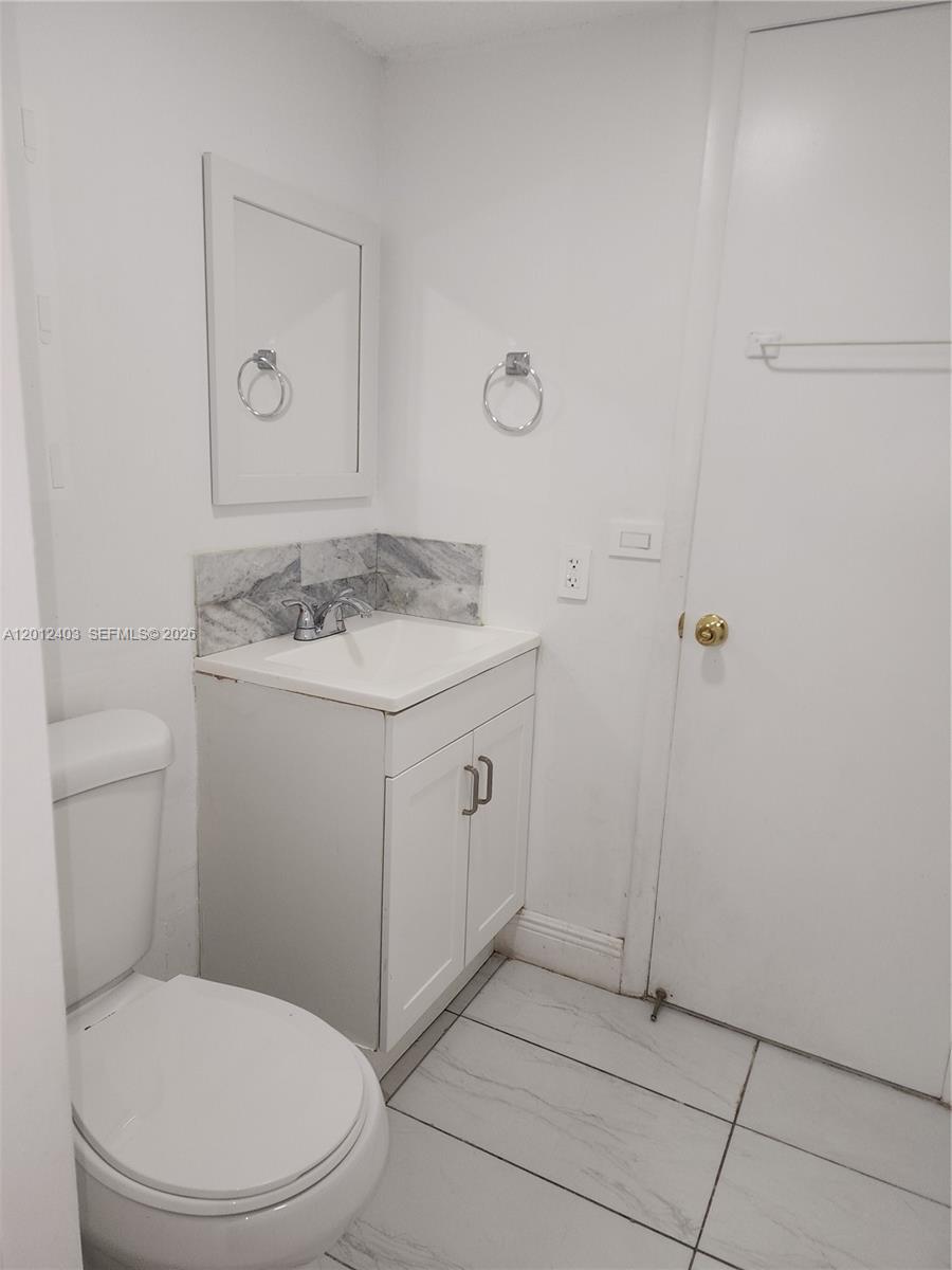 8990 SW 24th St #19, Miami FL 33165