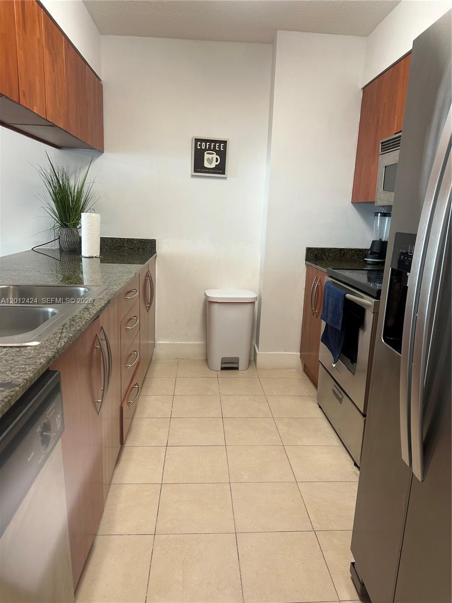 1200 Brickell Bay Dr #2304, Miami FL 33131