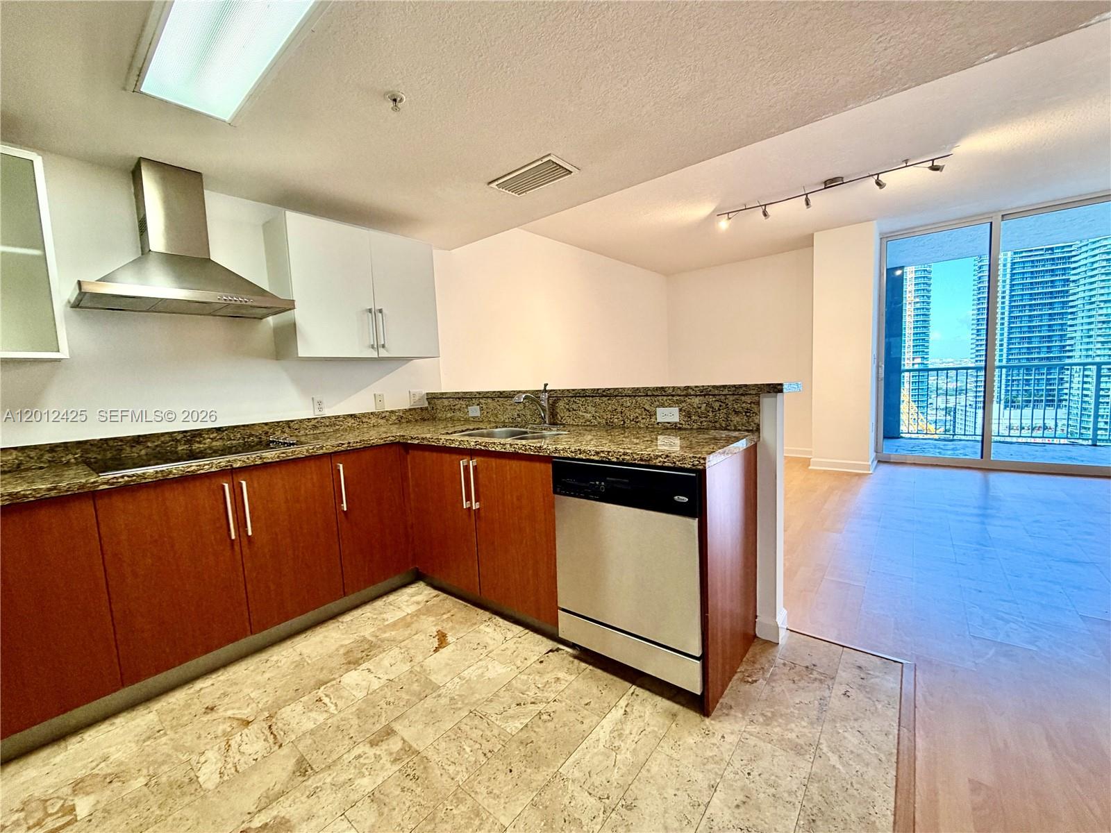 170 SE 14th St #2906, Miami FL 33131