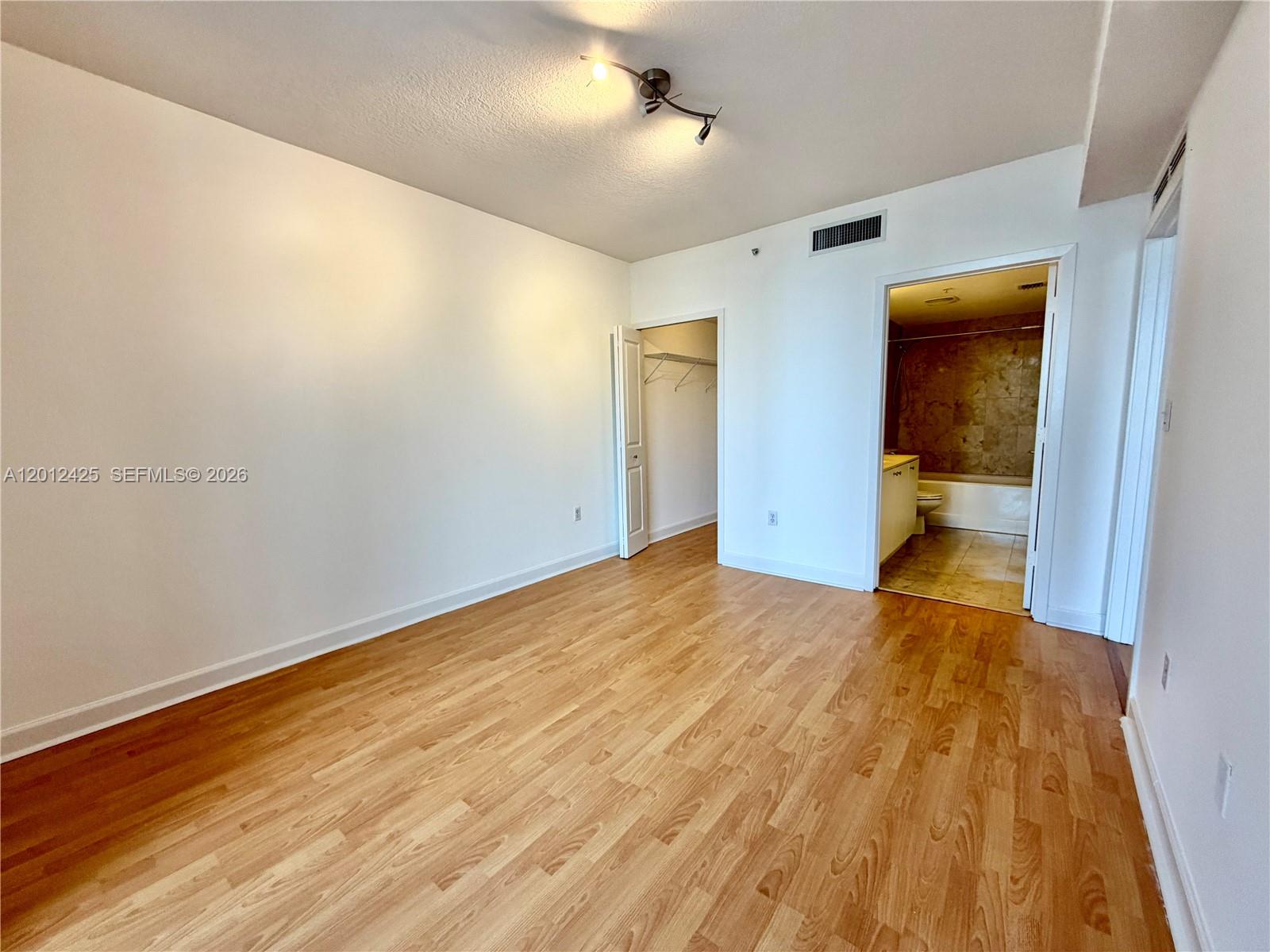 170 SE 14th St #2906, Miami FL 33131
