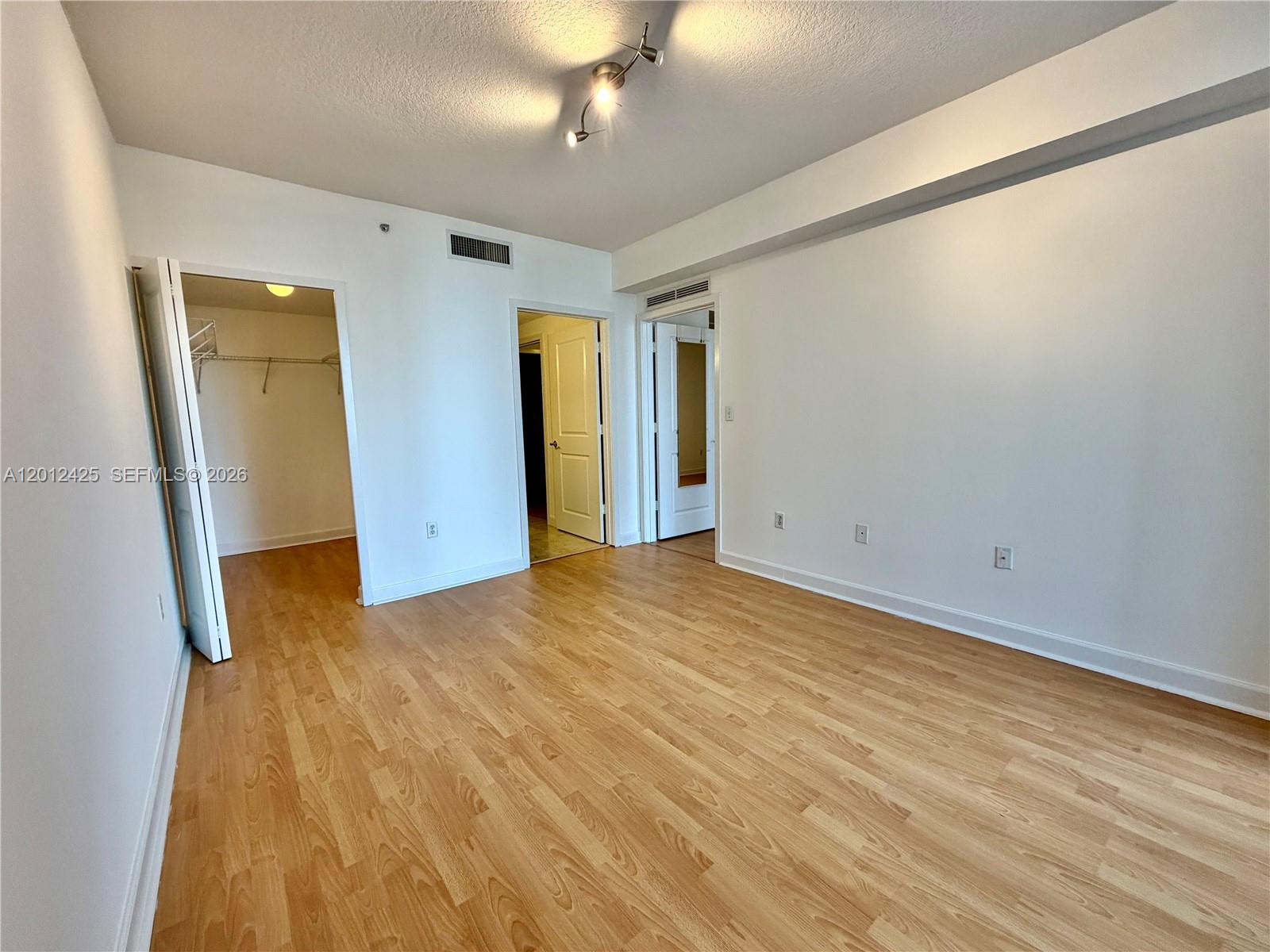 170 SE 14th St #2906, Miami FL 33131