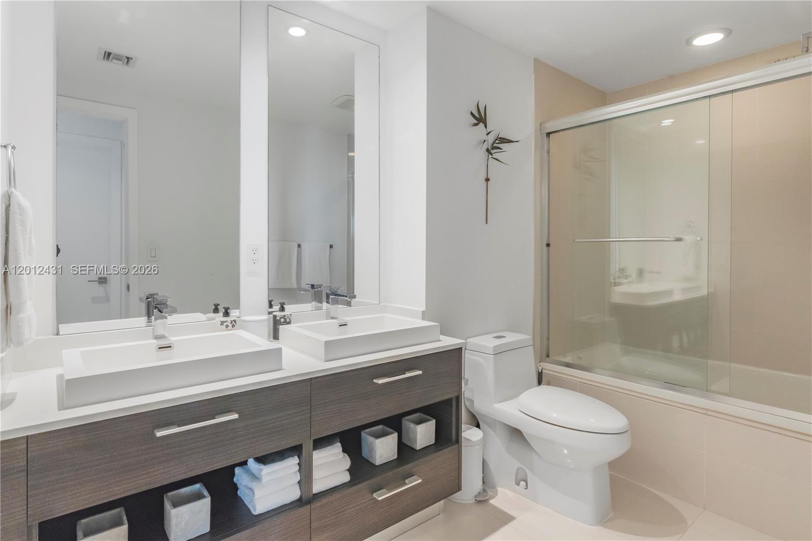 55 SW 9th St #3402, Miami FL 33130