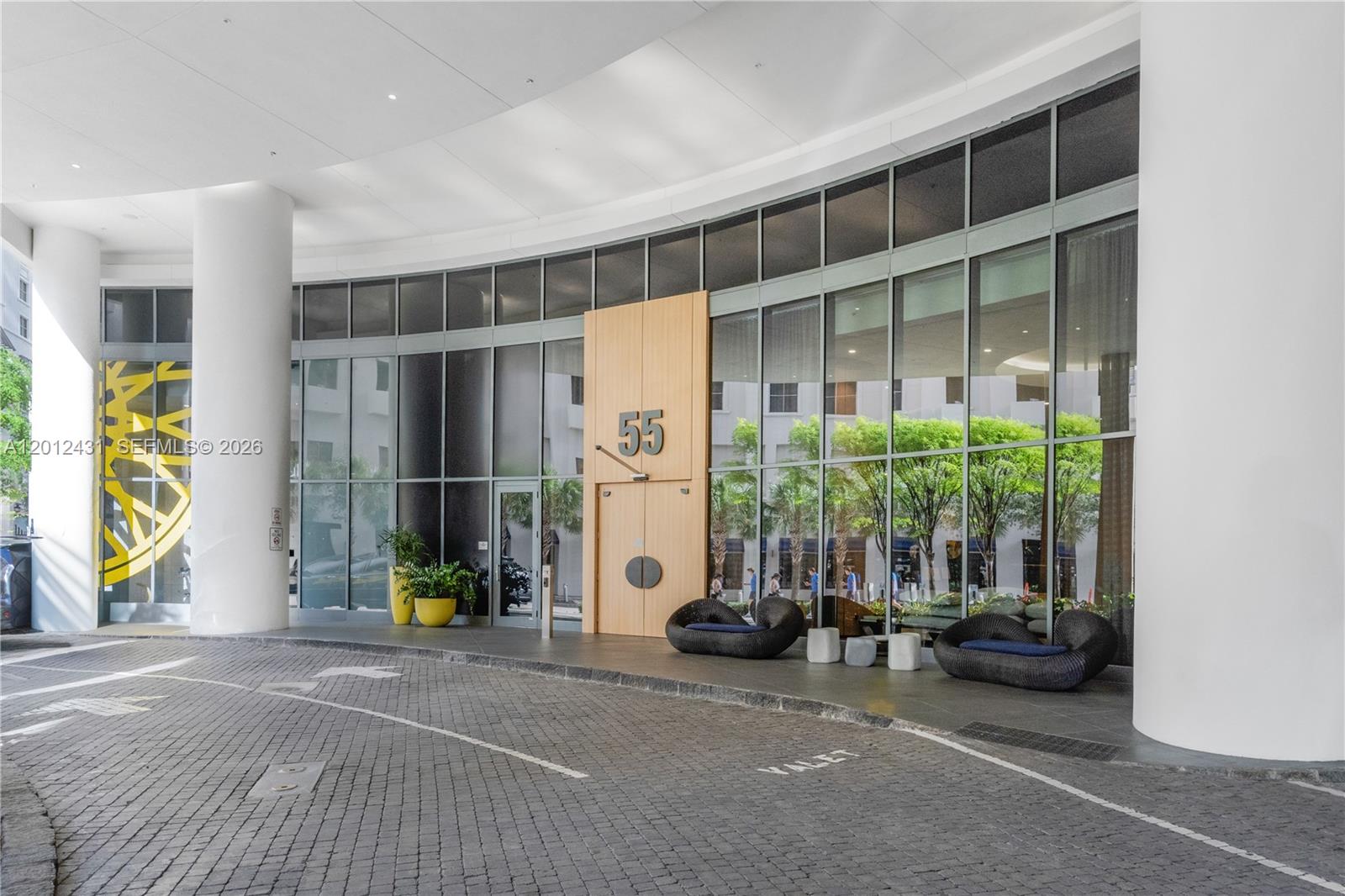 55 SW 9th St #3402, Miami FL 33130