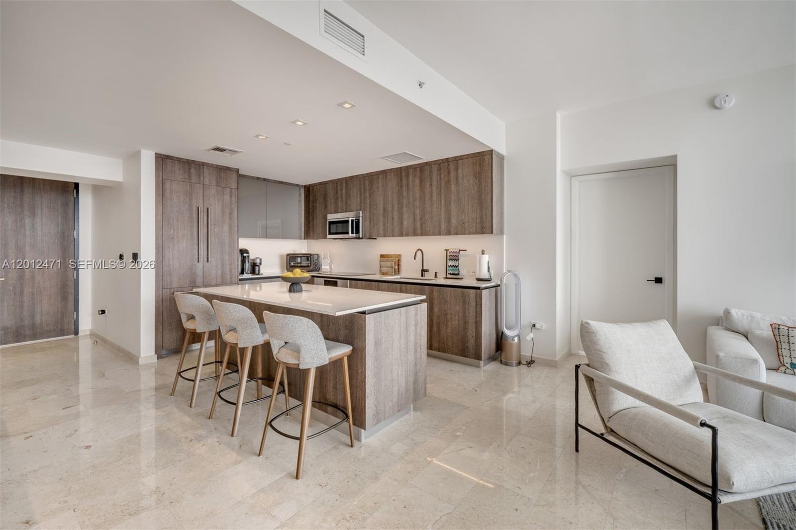 68 SE 6th St #3407, Miami FL 33131