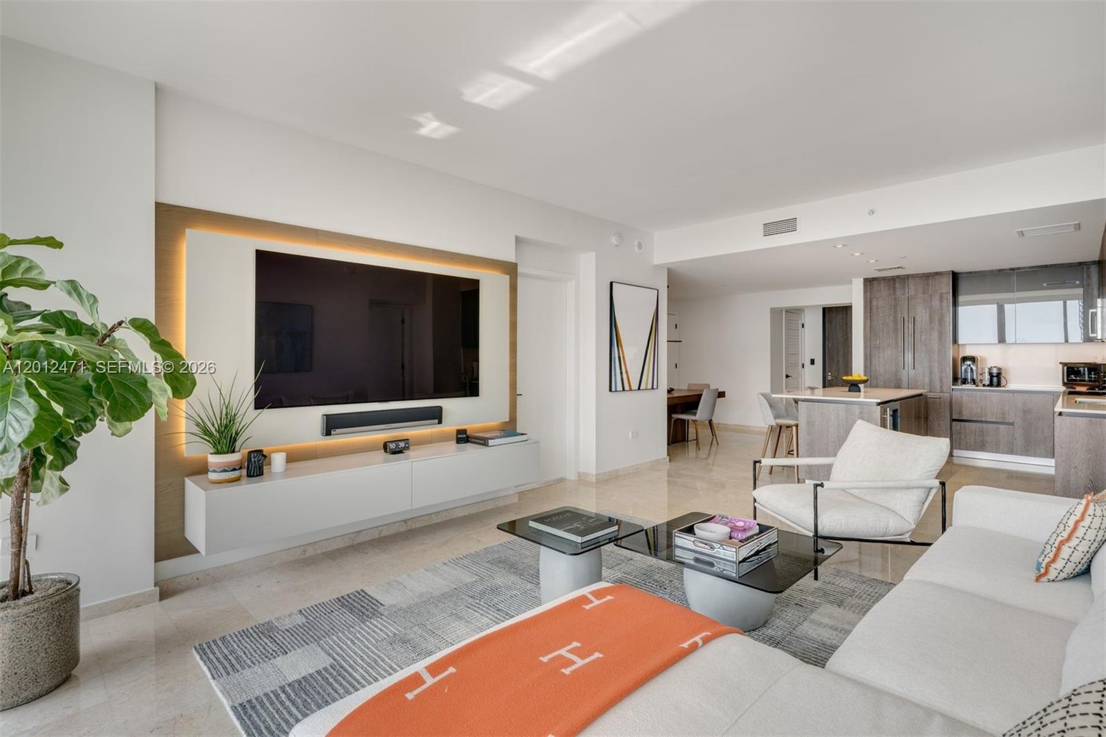 68 SE 6th St #3407, Miami FL 33131