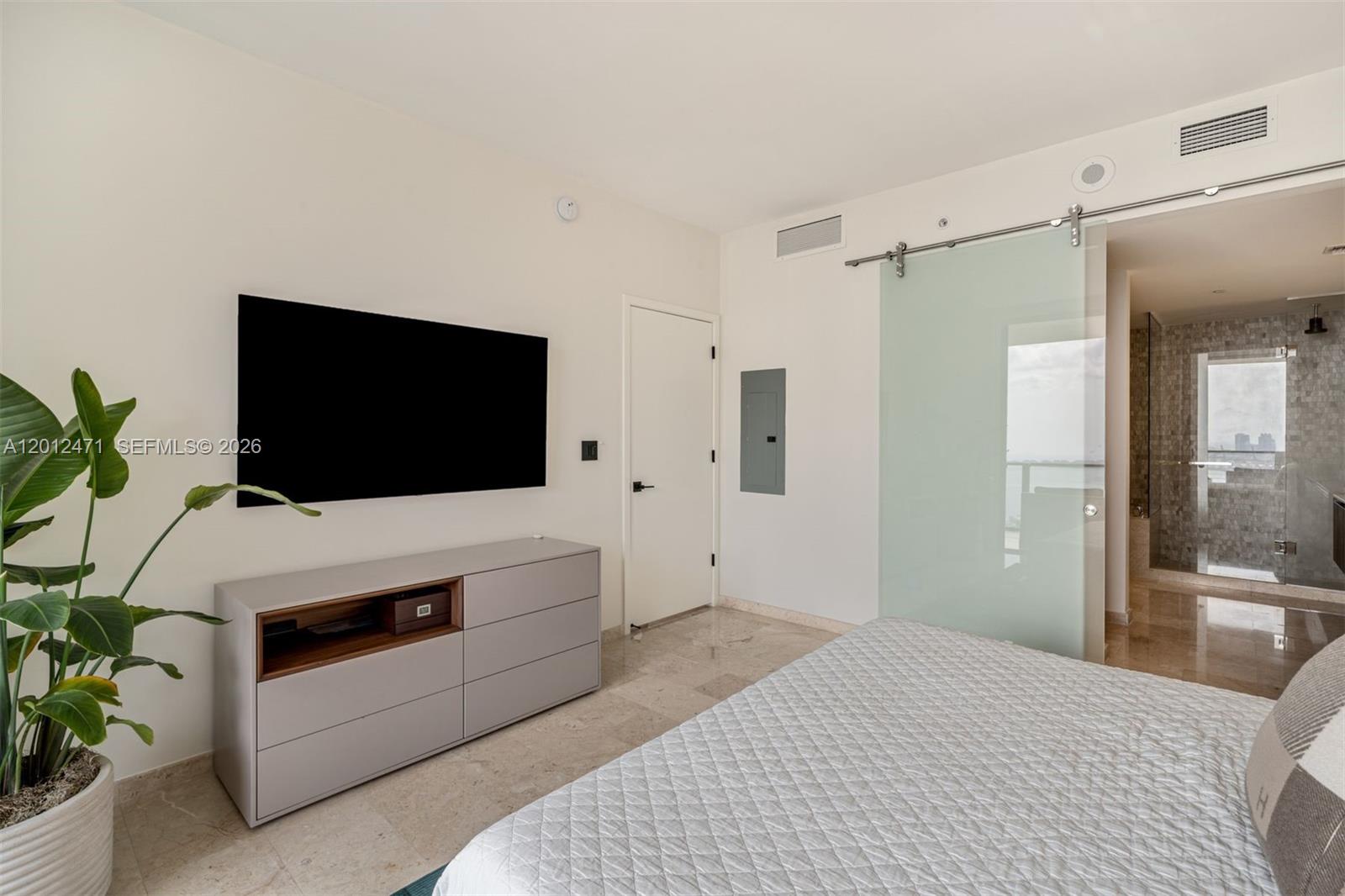 68 SE 6th St #3407, Miami FL 33131