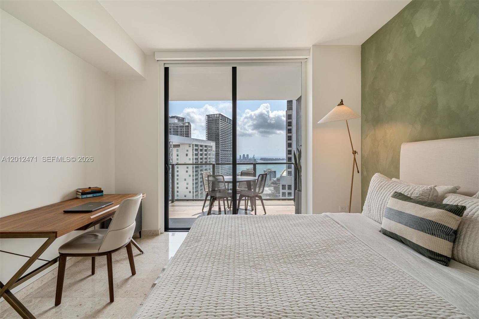 68 SE 6th St #3407, Miami FL 33131
