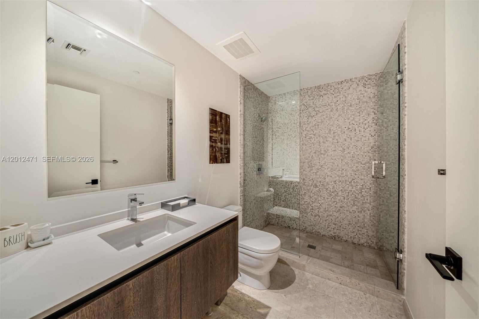 68 SE 6th St #3407, Miami FL 33131