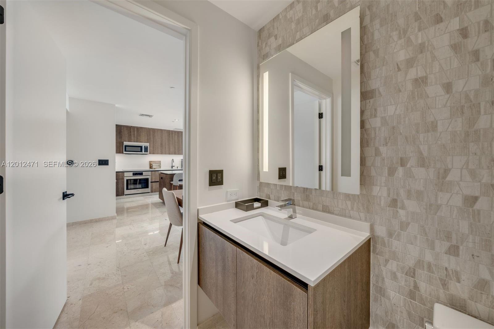 68 SE 6th St #3407, Miami FL 33131