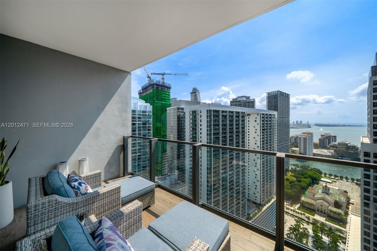 68 SE 6th St #3407, Miami FL 33131