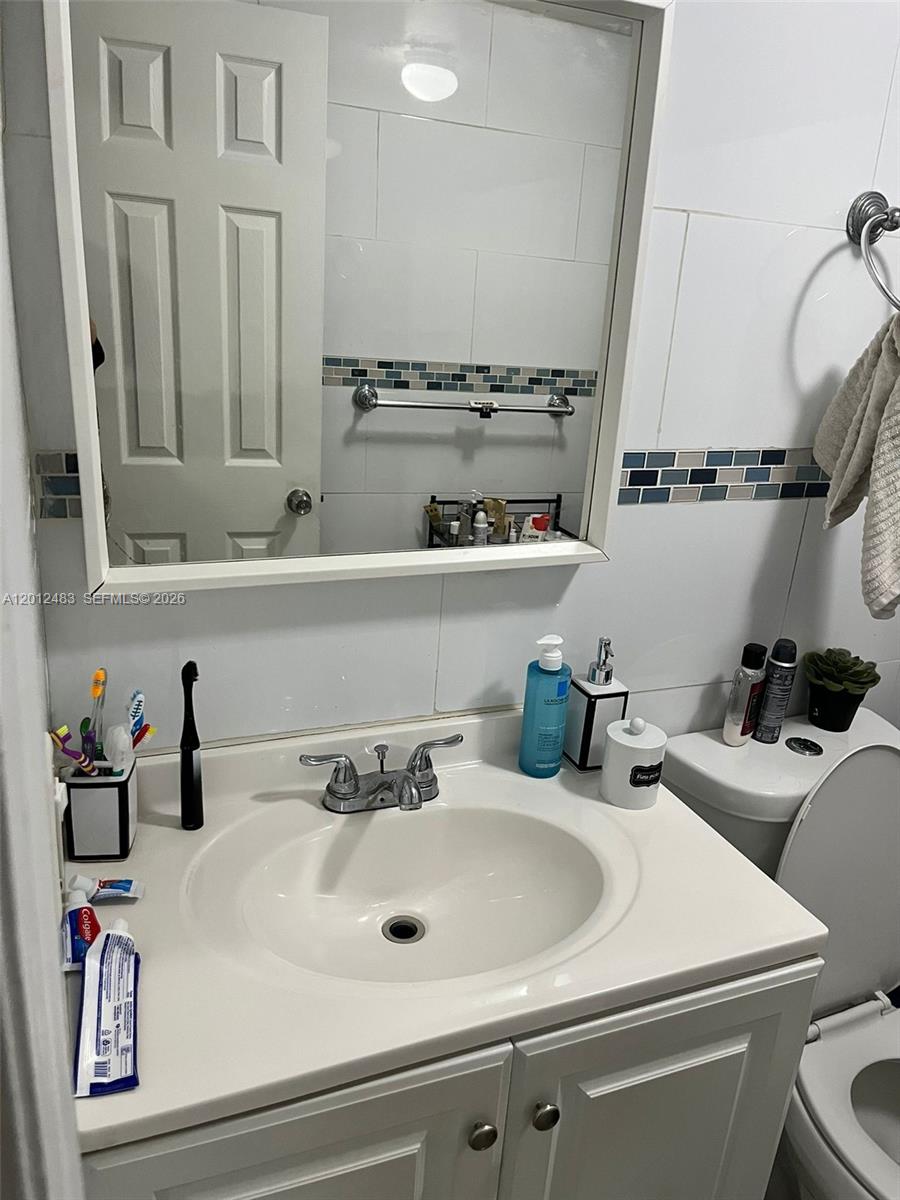 652 NW 3rd St #103, Miami FL 33128