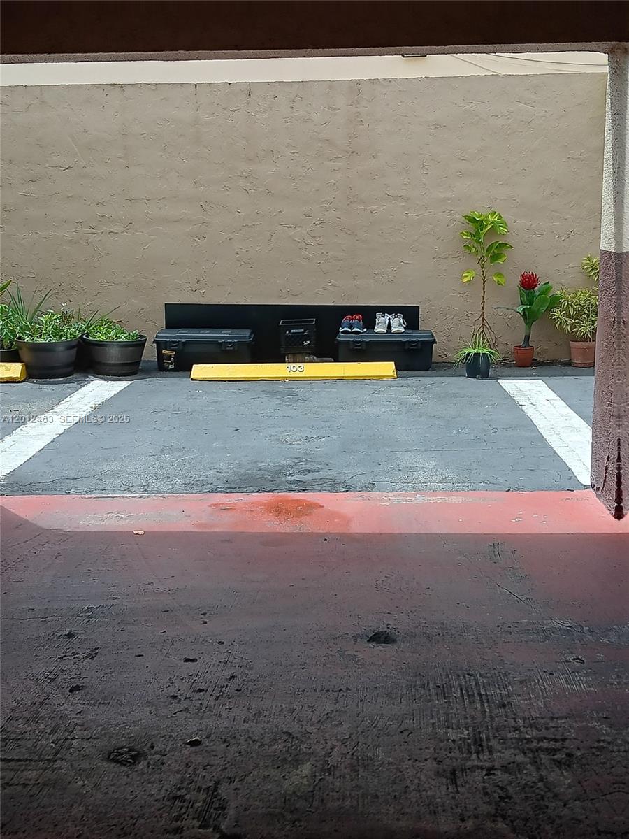 652 NW 3rd St #103, Miami FL 33128