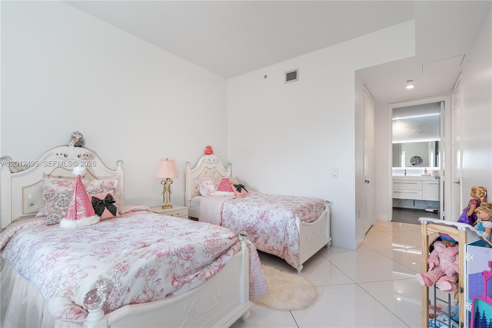 1100 Biscayne Blvd #5702, Miami FL 33132