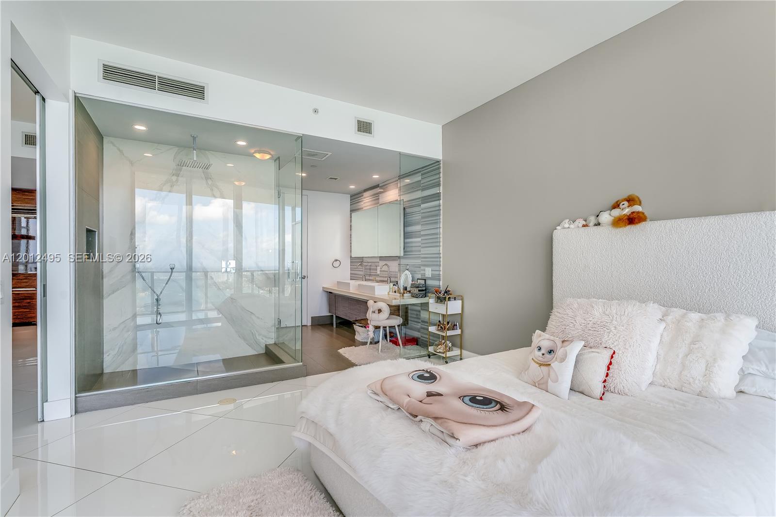 1100 Biscayne Blvd #5702, Miami FL 33132