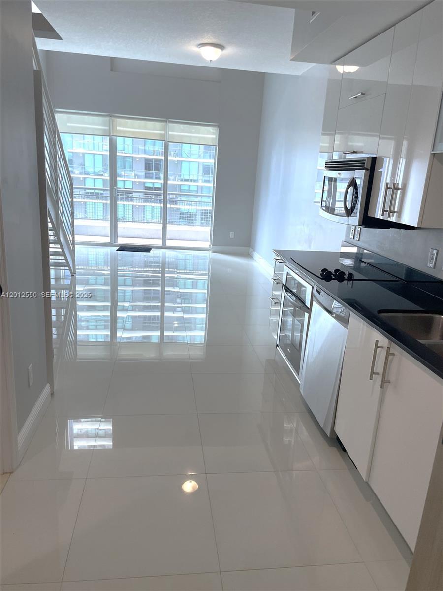 60 SW 13th St #2414, Miami FL 33130