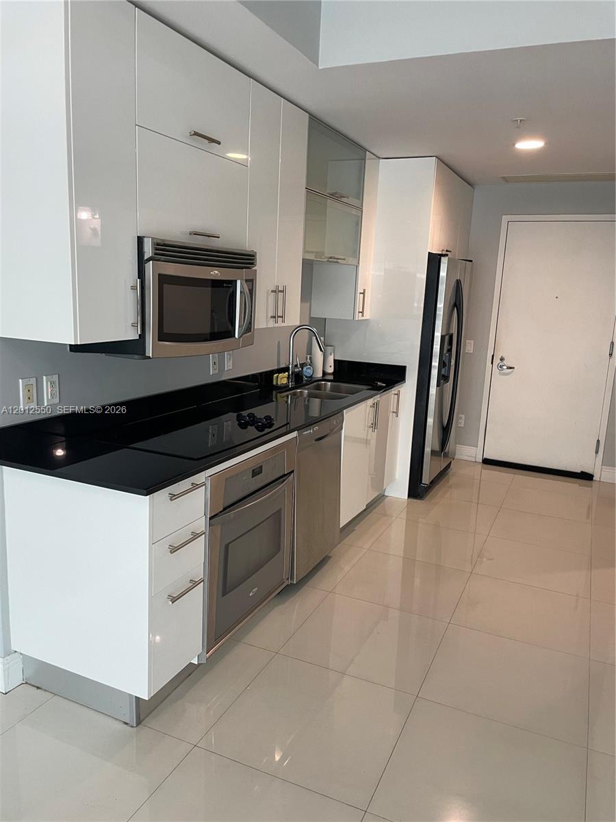 60 SW 13th St #2414, Miami FL 33130