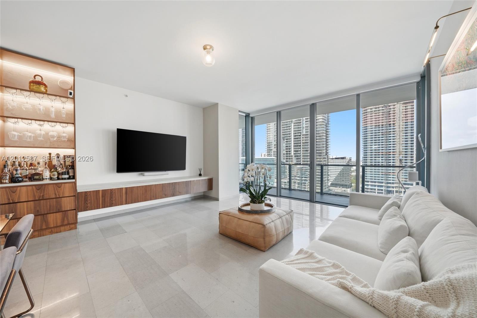 68 SE 6th St #1904, Miami FL 33131