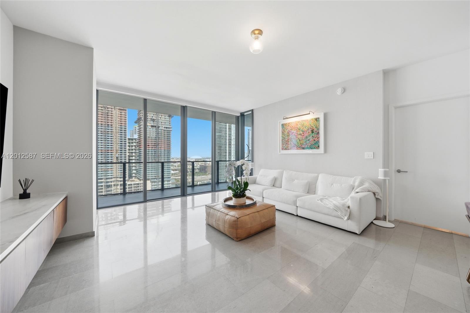 68 SE 6th St #1904, Miami FL 33131