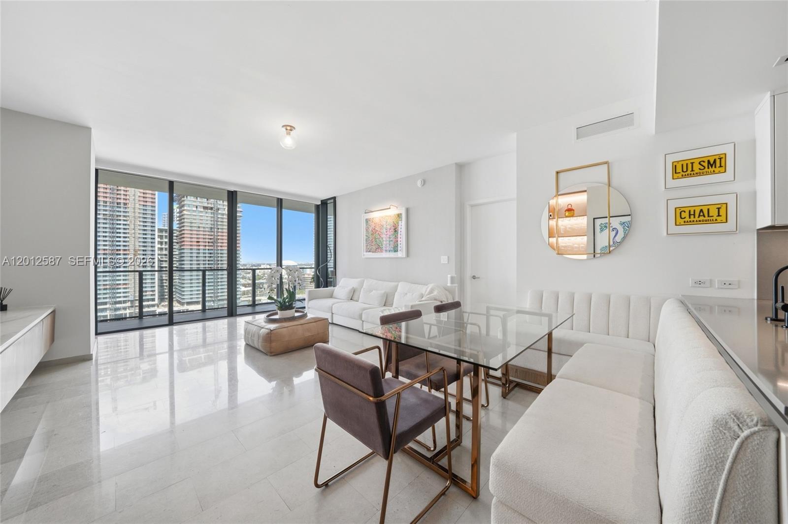 68 SE 6th St #1904, Miami FL 33131