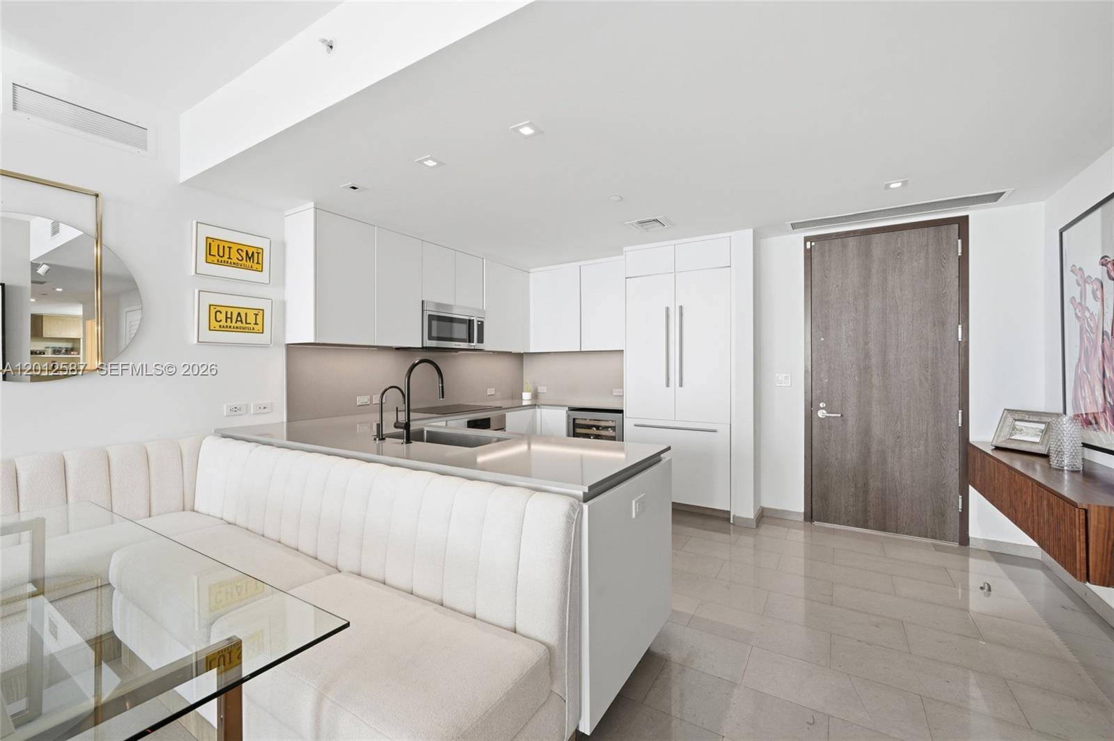 68 SE 6th St #1904, Miami FL 33131