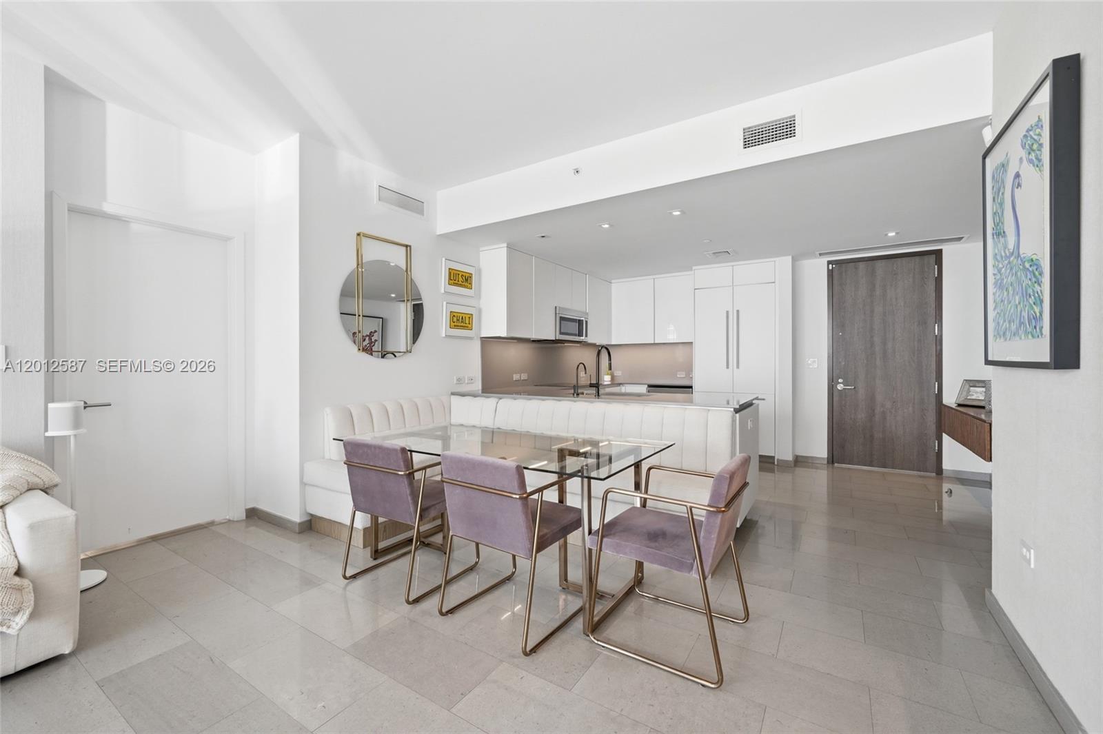 68 SE 6th St #1904, Miami FL 33131