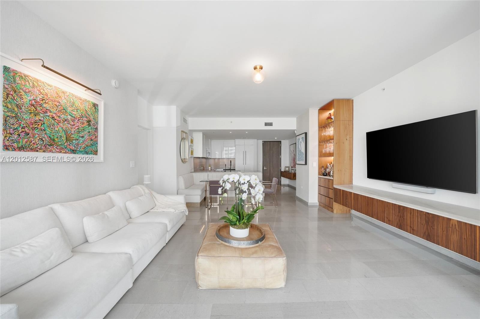 68 SE 6th St #1904, Miami FL 33131
