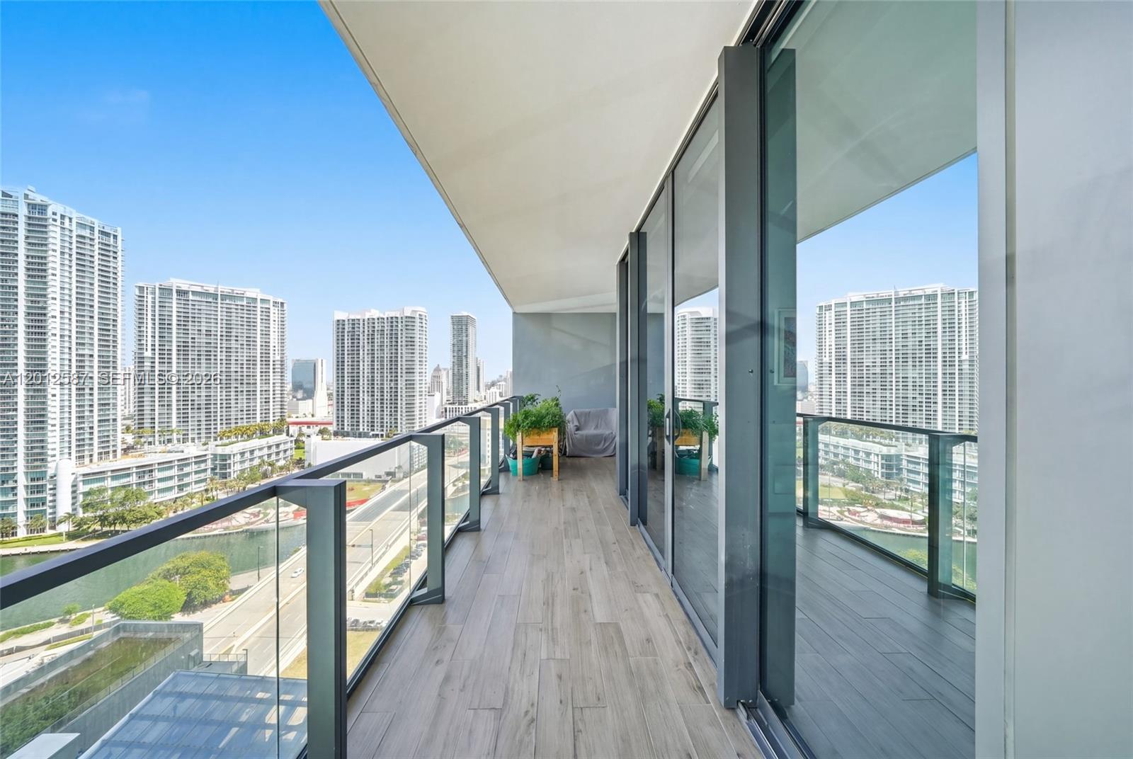68 SE 6th St #1904, Miami FL 33131
