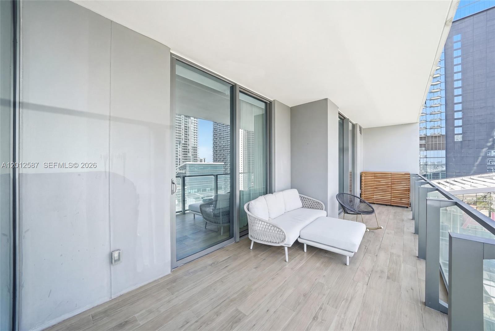 68 SE 6th St #1904, Miami FL 33131