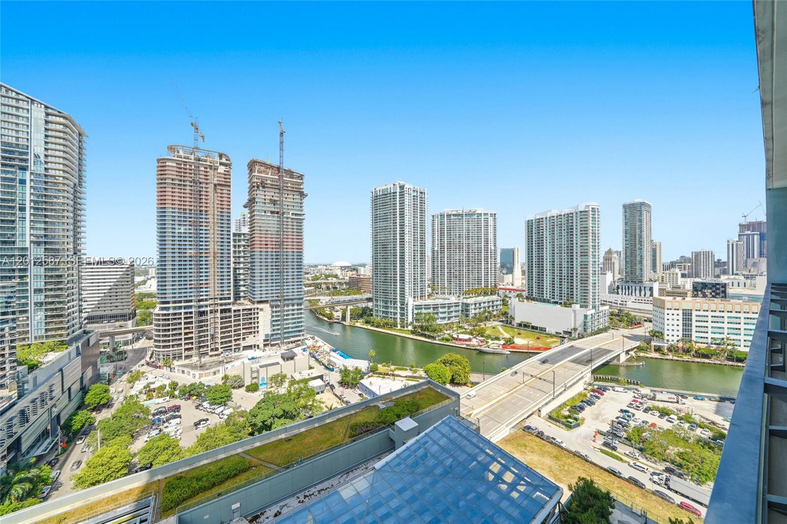 68 SE 6th St #1904, Miami FL 33131