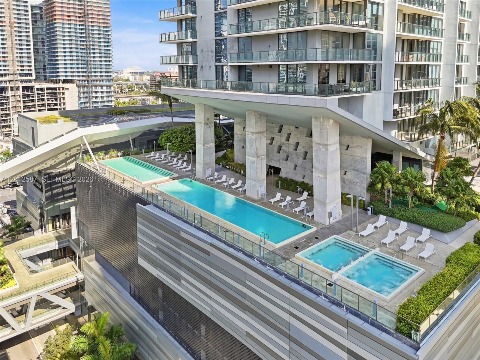 68 SE 6th St #1904, Miami FL 33131