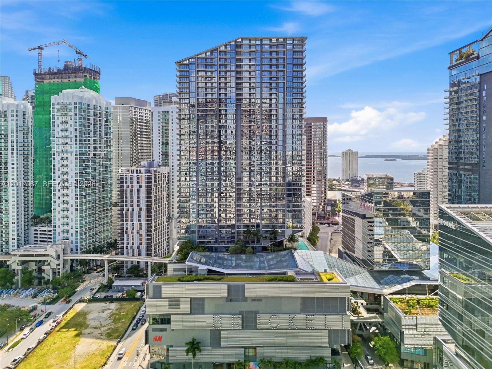 68 SE 6th St #1904, Miami FL 33131