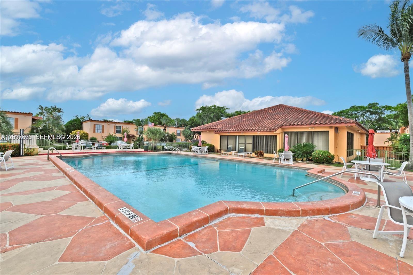 7208 Fairway Dr #I9, Miami Lakes FL 33014