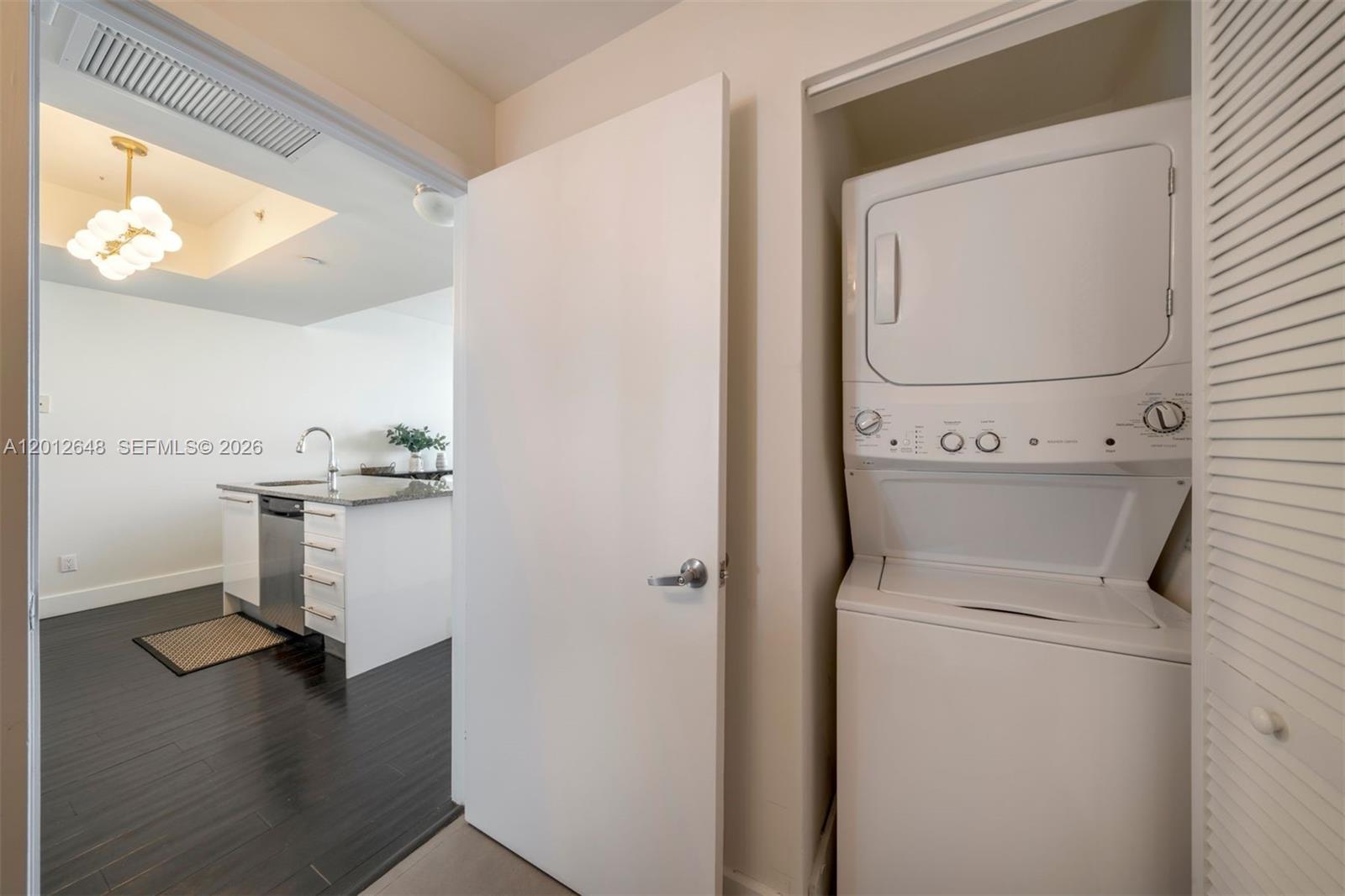 888 Biscayne Blvd #3111, Miami FL 33132